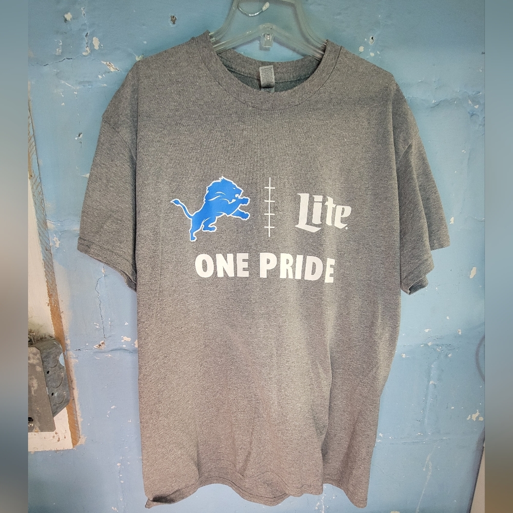 NFL Detroit Lions , ONE PRIDE , t-shirt,  Gildan men's size Large